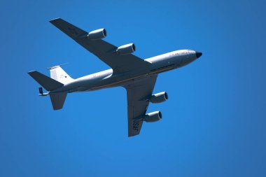 Yolcu uçağı uçuyor