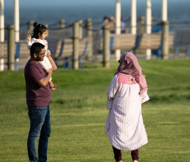Harrison Township, Michigan, ABD - 24 Mayıs 2020: Covid-19 Corona Virüsü sırasında Michigan Metro Parkı etkinliği.