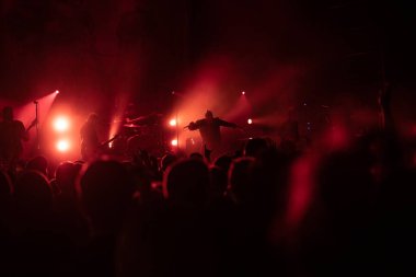 Detroit, Michigan, ABD - 11.09.2018: Silverstein özel konuk Hawthorne Heights ile Majestic Theater 'da canlı performans sergiliyor.