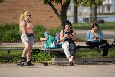 Harrison Township, Michigan / USA - 06.01.2020: Corona Virüsü sırasında Michigan Metro Parkı etkinliği.