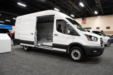 Toledo, Ohio, ABD - 02.07.2020: Büyük Toledo Otomobil Fuarı 2020, The Blade tarafından sunuldu, en yeni araç modelleri ve otomotiv teknolojisinde son gelişmeler.