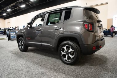 Toledo, Ohio, ABD - 02.07.2020: Büyük Toledo Otomobil Fuarı 2020, The Blade tarafından sunuldu, en yeni araç modelleri ve otomotiv teknolojisinde son gelişmeler.