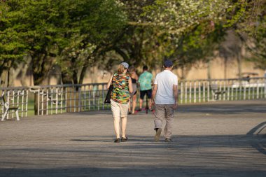 Harrison Township, Michigan, ABD - 24 Mayıs 2020: Covid-19 Corona Virüsü sırasında Michigan Metro Parkı etkinliği.