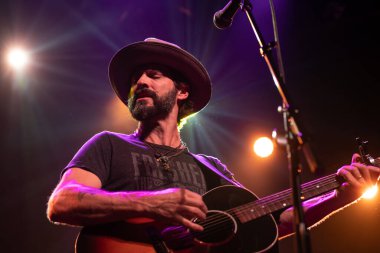 Orlando, Florida, ABD - 09.01.2018: Rahibe Hazel özel konuk Trae Pierce ve Florida 'daki T Stones ile birlikte Blues Evi' nde canlı performans sergiliyor.