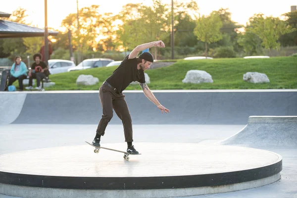 Detroit Michigan Usa 2019 Skaters Bikers 디트로이트의 스케이트 공원에서 트릭을 — 스톡 사진