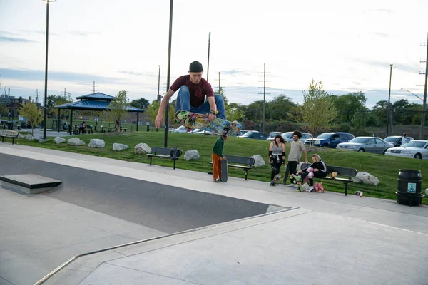 Detroit Michigan Eua 2019 Patinadores Motociclistas Praticam Truques Entardecer Detroit — Fotografia de Stock