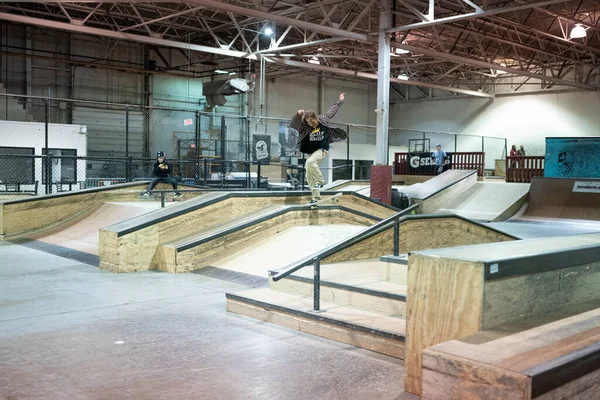 Royal Oak Michigan Usa Skaters Practicing Tricks Modern Skate Park — Stock Photo, Image