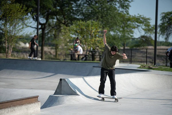 Detroit Michigan Usa 2019 Pattinatori Praticano Loro Trucchi Skateboard Nello — Foto Stock