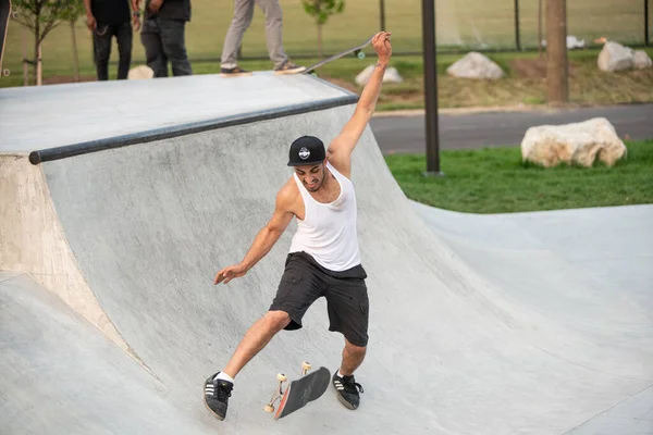 Detroit Michigan Usa 2019 Skaters Oefenen Hun Trucs Zonnige Dag — Stockfoto