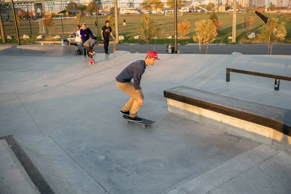 Detroit Michigan Usa 2019 Skaters Bikers Practice Tricks Sunset Detroit — Stock Photo, Image