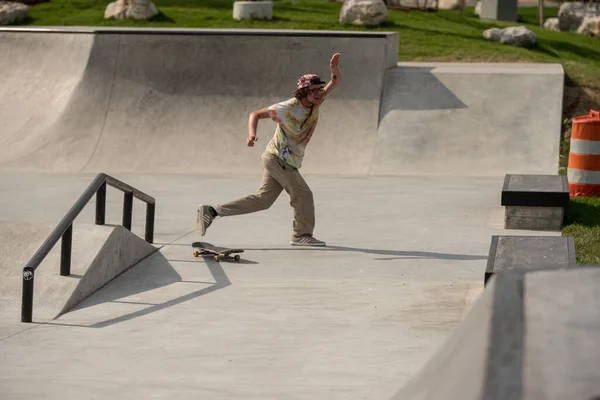 Detroit Michigan Usa 2019 Skridskoåkare Övar Sina Skateboardtrick Solig Dag — Stockfoto