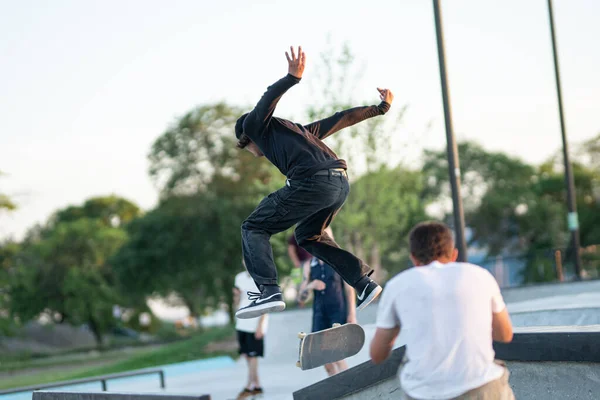 Detroit Michigan Usa 2019 Skaters Practicing Tricks Sunset Skate Park — Stock Photo, Image