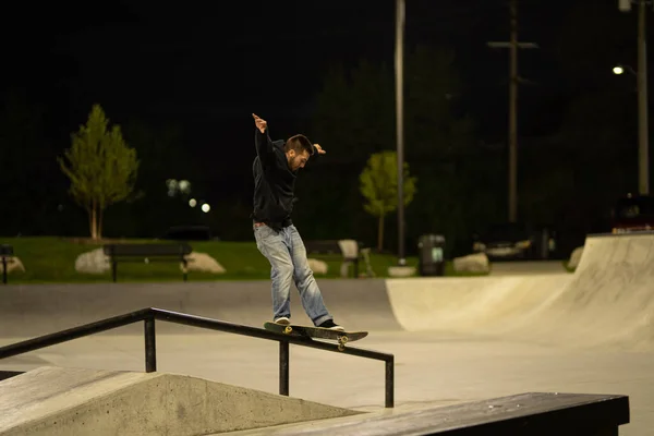 Detroit Michigan Usa 2019 Skejťáci Cvičí Své Triky Skateboardovém Parku — Stock fotografie