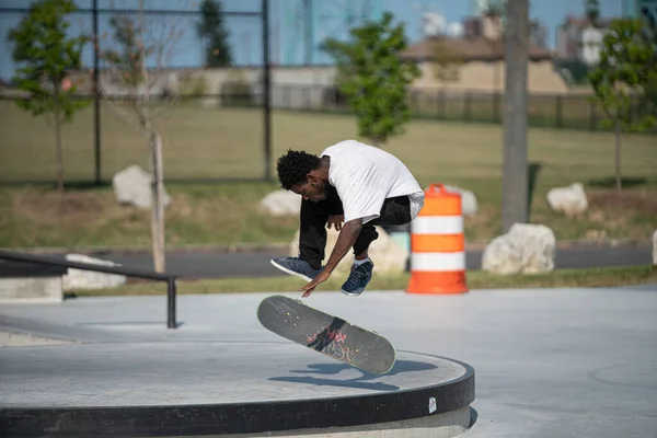 Detroit Michigan Usa 2019 Pattinatori Praticano Loro Trucchi Skateboard Nello — Foto Stock