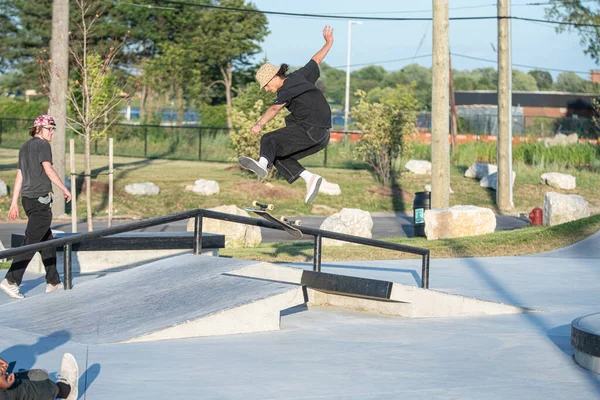 Detroit Michigan Usa 2019 Skater Üben Ihre Tricks Bei Sonnigem — Stockfoto