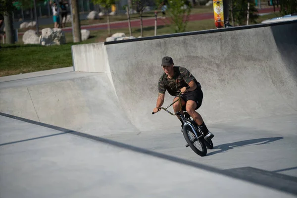 Detroit Michigan Usa 2019 Skaters Bmx Bikers Practice Tricks Detroit — Stock Photo, Image