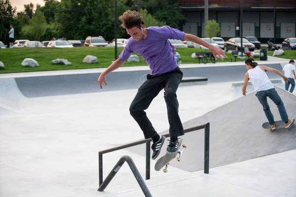 Detroit Michigan Usa 2019 Skaters Practicing Tricks Sunny Day Detroit Stock Picture