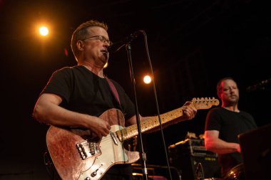 Orlando, Florida, ABD - 07.20.2018: Blues House of Orlando 'da canlı performans sergileyen Vahşi Kadınlar.