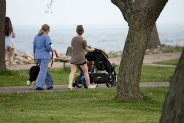 Harrison Township, Michigan, ABD - 23 Mayıs 2020: Covid-19 Corona Virüsü sırasında Michigan Metro Parkı etkinliği.