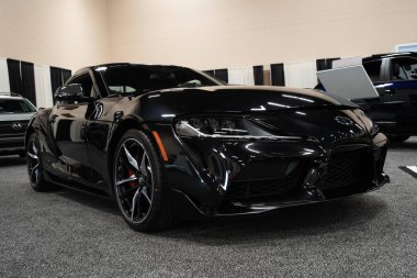 Toledo, Ohio, ABD - 02.07.2020: Büyük Toledo Otomobil Fuarı 2020, The Blade tarafından sunuldu, en yeni araç modelleri ve otomotiv teknolojisinde son gelişmeler.