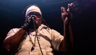 Orlando, Florida, ABD - 09.01.2018: Trae Pierce ve Rahibe Hazel 'ın T Stones açılışı Orlando, Florida' daki House of Blues 'da canlı performans sergiledi.