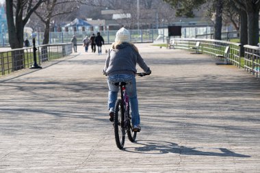 Harrison Township, Michigan / ABD - 19 Nisan 2020: Corona Virüsü sırasında Michigan Metro Parkı etkinliği.