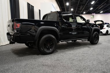 Toledo, Ohio, ABD - 02.07.2020: Büyük Toledo Otomobil Fuarı 2020, The Blade tarafından sunuldu, en yeni araç modelleri ve otomotiv teknolojisinde son gelişmeler.