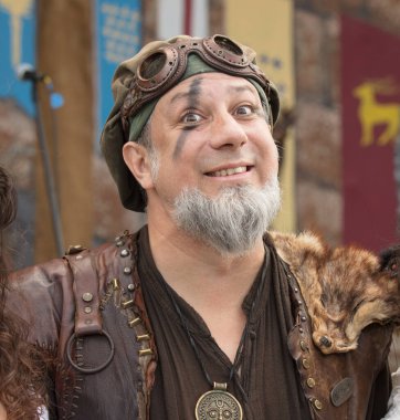 Yaptıkların insanı şaşırtıyor.