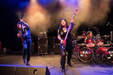 Detroit, Michigan, ABD - 12.28.2019: Detroit Fillmore 'da RATT' nin açılış performansı olarak 5 'te Ölü.