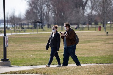 Harrison Township, Michigan / ABD - 19 Nisan 2020: Corona Virüsü sırasında Michigan Metro Parkı etkinliği.