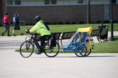 Harrison Township, Michigan, ABD - 10 Mayıs 2020: Covid-19 sırasında Michigan Metro Parkı etkinliği, Corona Virüsü.