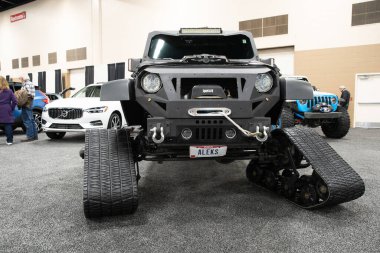 Toledo, Ohio, ABD - 02.07.2020: Büyük Toledo Otomobil Fuarı 2020, The Blade tarafından sunuldu, en yeni araç modelleri ve otomotiv teknolojisinde son gelişmeler.