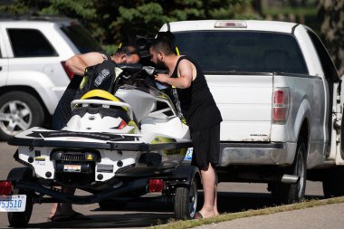 Harrison Township, Michigan, ABD - 31 Mayıs 2020: Covid-19 Corona Virüsü sırasında Michigan Metro Parkı etkinliği.