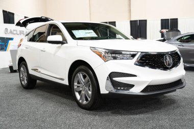 Toledo, Ohio, ABD - 02.07.2020: Büyük Toledo Otomobil Fuarı 2020, The Blade tarafından sunuldu, en yeni araç modelleri ve otomotiv teknolojisinde son gelişmeler.