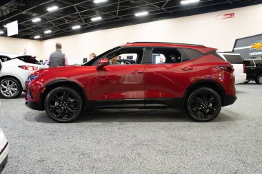 Toledo, Ohio, ABD - 02.07.2020: Büyük Toledo Otomobil Fuarı 2020, The Blade tarafından sunuldu, en yeni araç modelleri ve otomotiv teknolojisinde son gelişmeler.