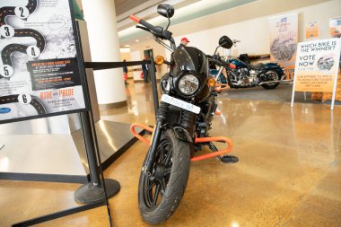 Toledo, Ohio, ABD - 02.07.2020: Büyük Toledo Otomobil Fuarı 2020, The Blade tarafından sunuldu, en yeni araç modelleri ve otomotiv teknolojisinde son gelişmeler.