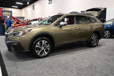 Toledo, Ohio, ABD - 02.07.2020: Büyük Toledo Otomobil Fuarı 2020, The Blade tarafından sunuldu, en yeni araç modelleri ve otomotiv teknolojisinde son gelişmeler.