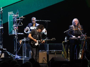 Orlando, Florida, ABD - 06.26.2018: Hall ve Oates, Amway Center 'da Train ile canlı performans sergiliyor.