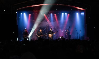 The Devil Make Three, Detroit, Michigan 'daki Saint Andrews Hall' da canlı performans sergiliyor. 02-05-2019