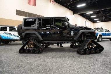 Toledo, Ohio, ABD - 02.07.2020: Büyük Toledo Otomobil Fuarı 2020, The Blade tarafından sunuldu, en yeni araç modelleri ve otomotiv teknolojisinde son gelişmeler.