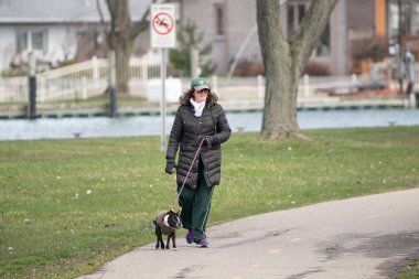 Harrison Township, Michigan / ABD - 19 Nisan 2020: Corona Virüsü sırasında Michigan Metro Parkı etkinliği.