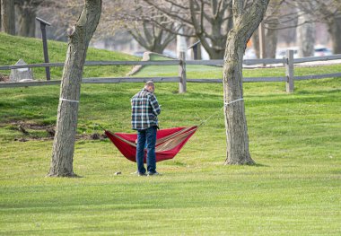 Harrison Township, Michigan, ABD - 26 Nisan 2020: Covid-19 Corona Virüsü sırasında Michigan Metro Parkı etkinliği.