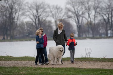 Harrison Township, Michigan, ABD - 24 Nisan 2020: Covid-19 Corona Virüsü sırasında Michigan Metro Parkı etkinliği.