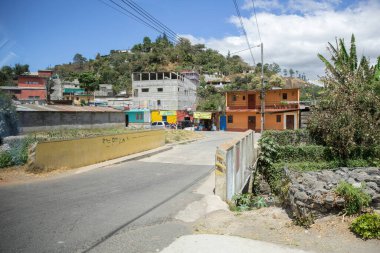 Ölü deniz manzaralı eski kasaba