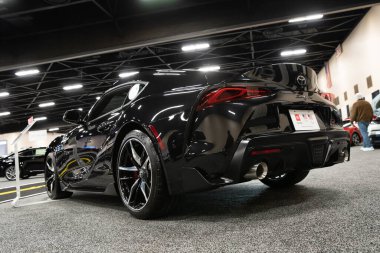 Toledo, Ohio, ABD - 02.07.2020: Büyük Toledo Otomobil Fuarı 2020, The Blade tarafından sunuldu, en yeni araç modelleri ve otomotiv teknolojisinde son gelişmeler.