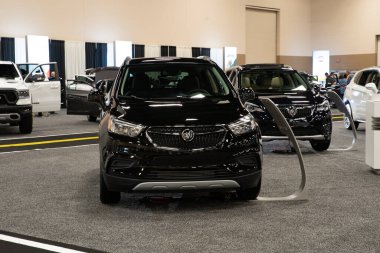 Toledo, Ohio, ABD - 02.07.2020: Büyük Toledo Otomobil Fuarı 2020, The Blade tarafından sunuldu, en yeni araç modelleri ve otomotiv teknolojisinde son gelişmeler.