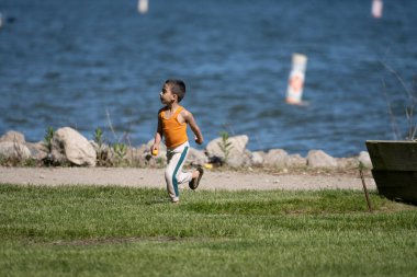 Harrison Township, Michigan, ABD - 31 Mayıs 2020: Covid-19 Corona Virüsü sırasında Michigan Metro Parkı etkinliği.