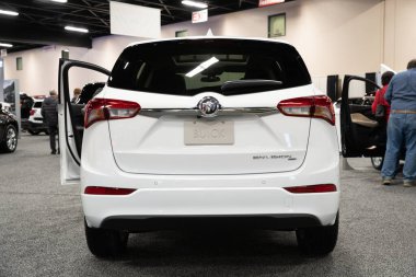 Toledo, Ohio, ABD - 02.07.2020: Büyük Toledo Otomobil Fuarı 2020, The Blade tarafından sunuldu, en yeni araç modelleri ve otomotiv teknolojisinde son gelişmeler.