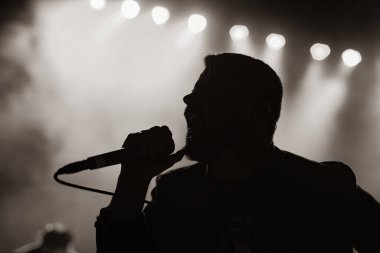 Detroit, Michigan, ABD - 11.09.2018: Silverstein özel konuk Hawthorne Heights ile Majestic Theater 'da canlı performans sergiliyor.