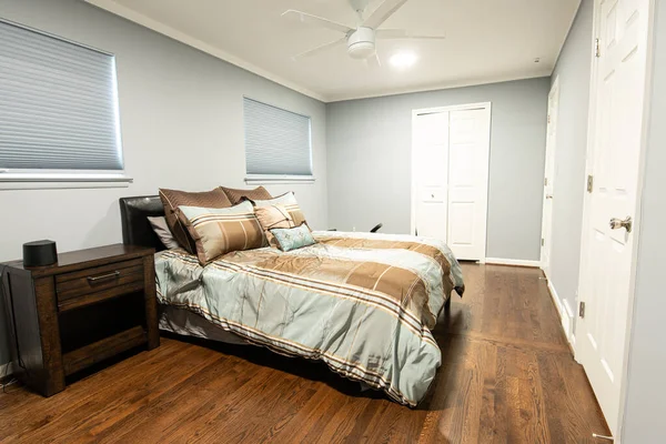 Dormitor Master Fost Pictat Actualizat — Fotografie, imagine de stoc